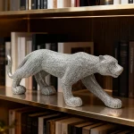 Elegante estatua de leopardo, artesanía de resina con forma de leopardo, adecuada para decoración del hogar, decoración de oficina, decoración navideña